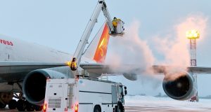 В «Толмачево» задерживаются рейсы из-за обработки самолетов