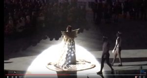 Киркоров сбил с ног фанатку на концерте в Тольятти